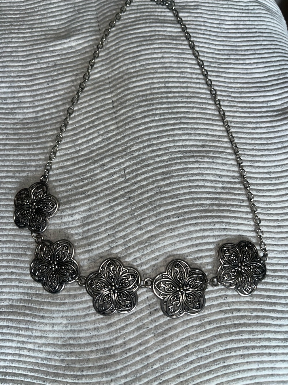paparazzi Silver Floral Medallion Link Necklace